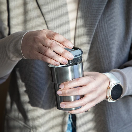 Mlynček na kávu - elektrický, s mlynskými kameňmi, s prekvapkávačom a hrnčekom - 18