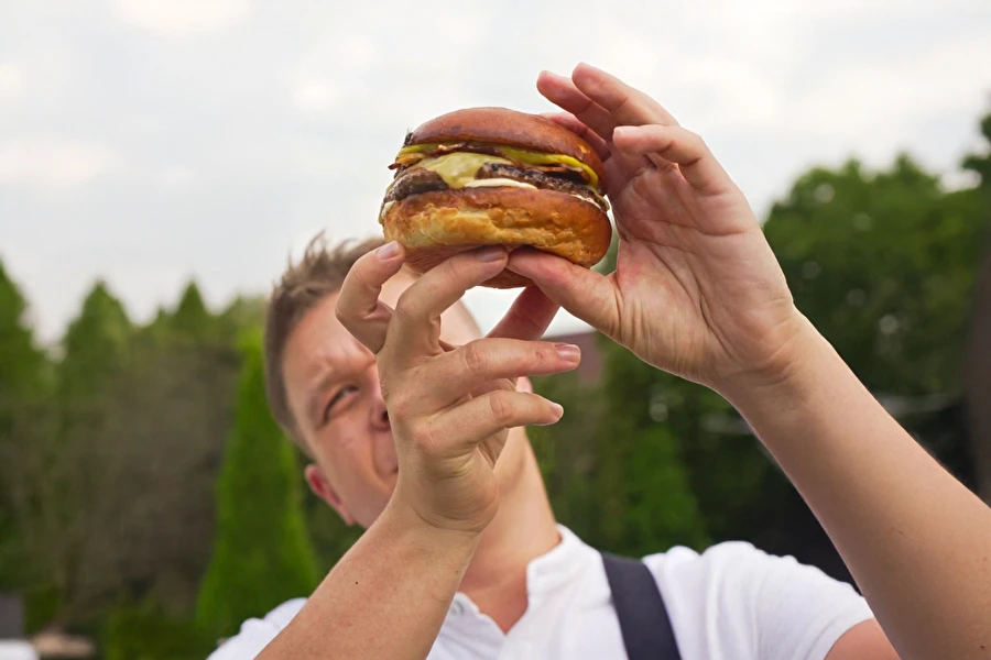 Browin Przepiśnik - Burger s banánovým kečupom, slaninou a whisky majonézou