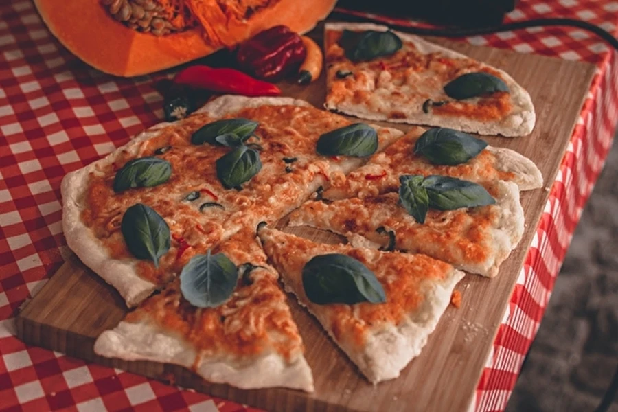 Domáca pizza s tekvicovou omáčkou