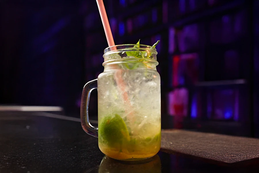 Browin Przepiśnik - Nojito - osviežujúci, nealkoholický drink s limetkou a mätou
